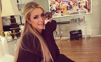 Paris Hilton ͧҵ ѧԹҤ 2.8 ʹҷ !!